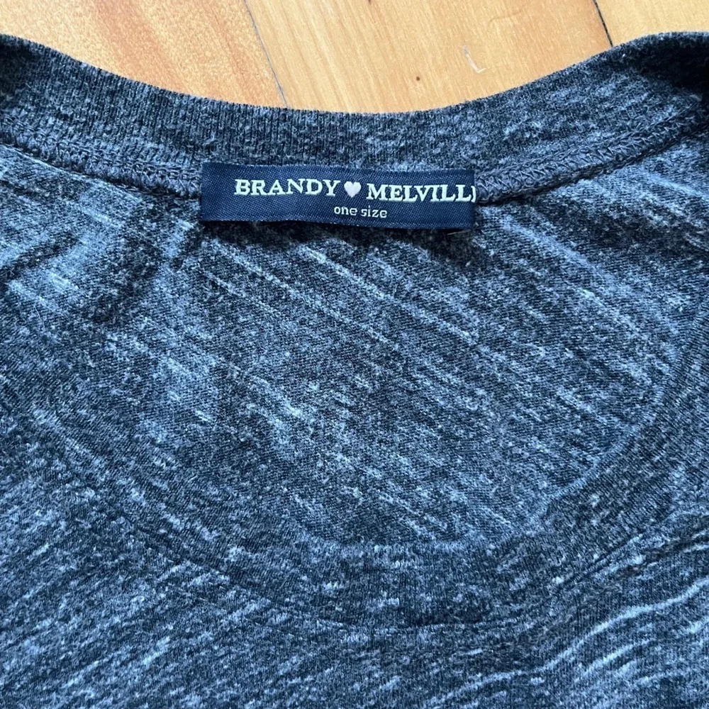 Brandy Melville One Size Charcoal Heathered V Neck T Shirt Basic Top - Picture 4 of 4